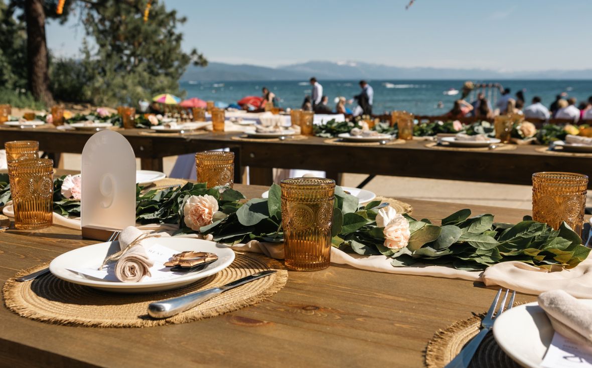 How to decorate for a wedding, How to plan an outdoor wedding ceremony