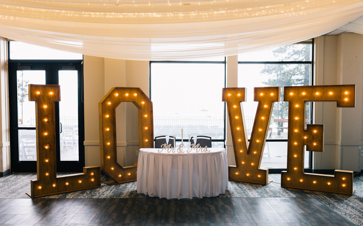 Simple wedding decor, Minimalist wedding ideas