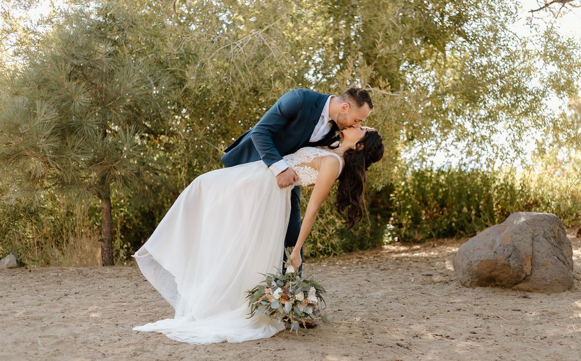 When to take wedding pictures before or after the ceremony